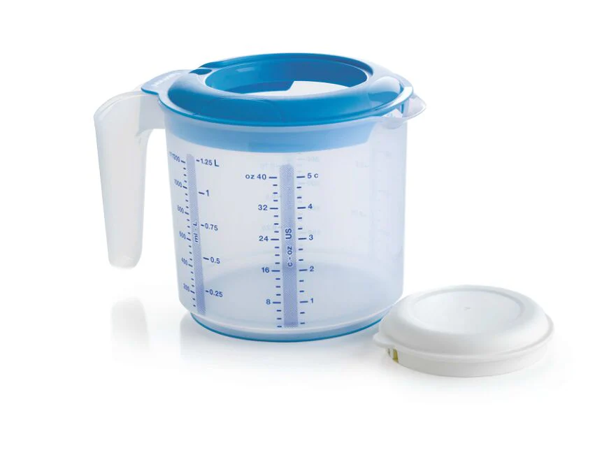 Mix n store pitcher