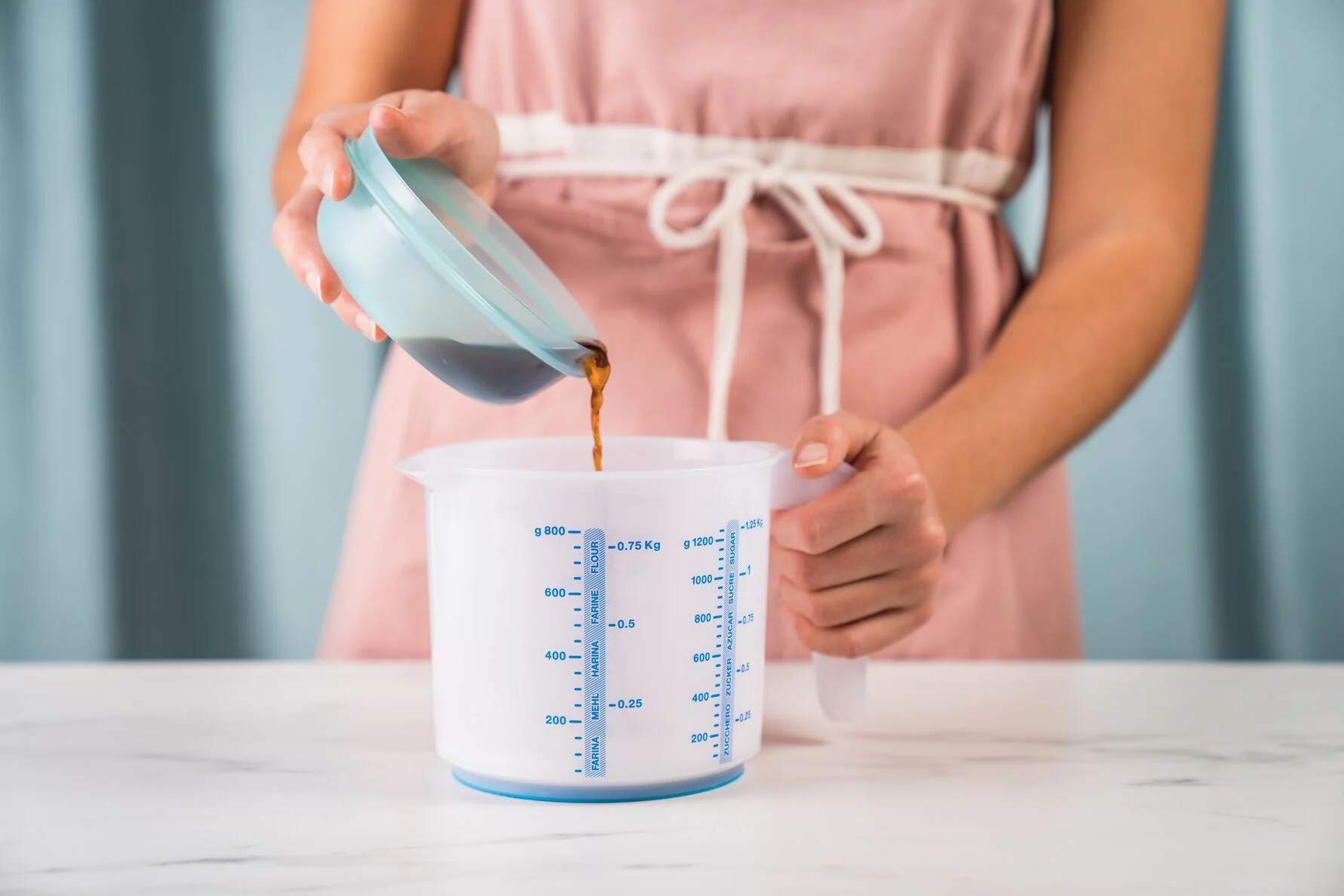Mix n store pitcher