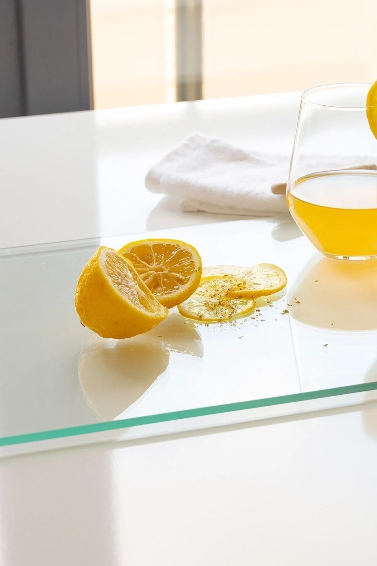 Clear glass cutting board -  20 * 30 cm