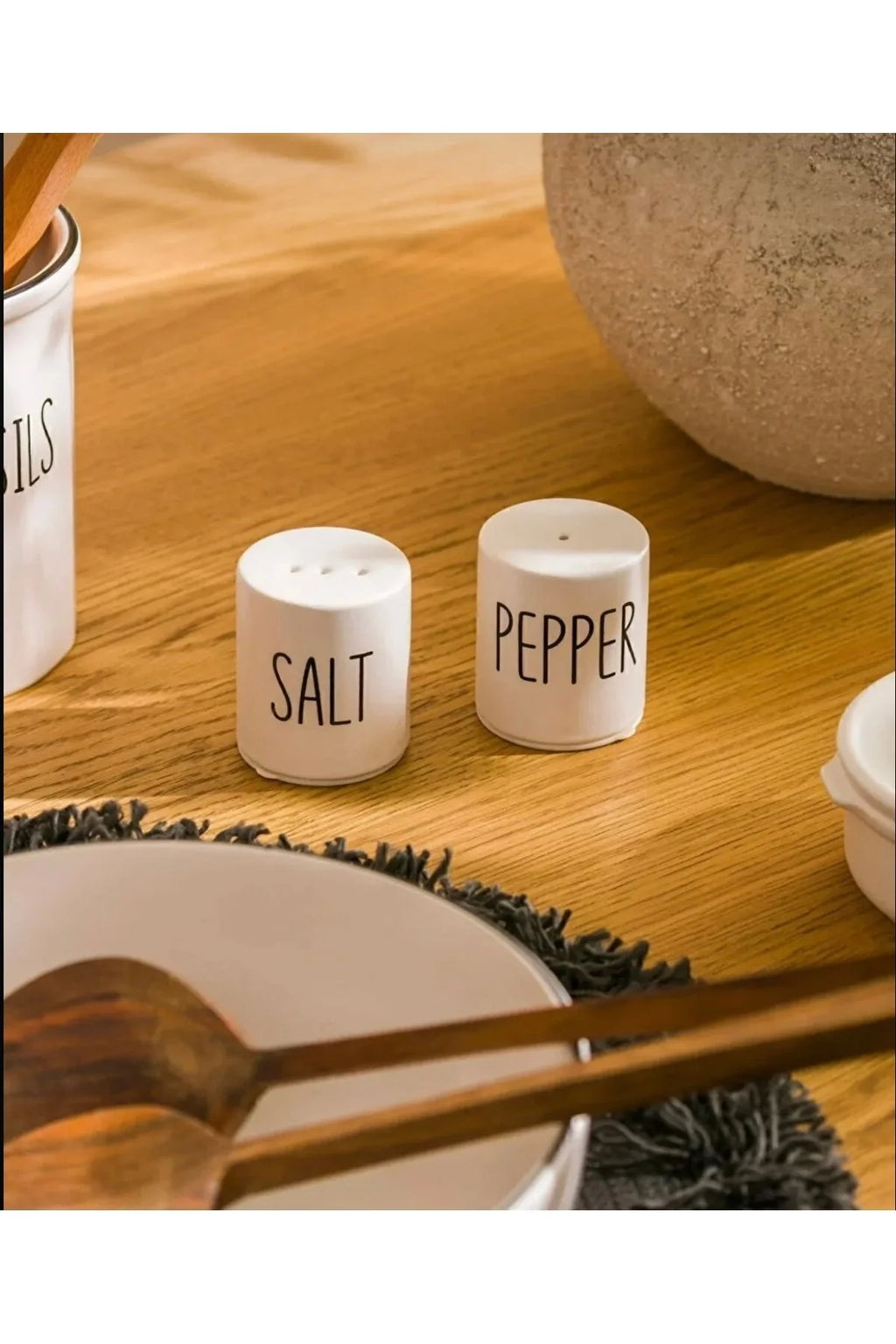 Ceramic Salt and Pepper Shaker Set