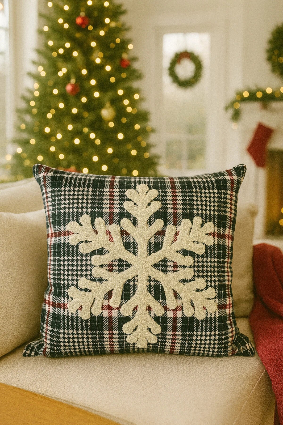 Embroidered Cushion Cover - 43*43 Cm - Green Plaid Snowflake